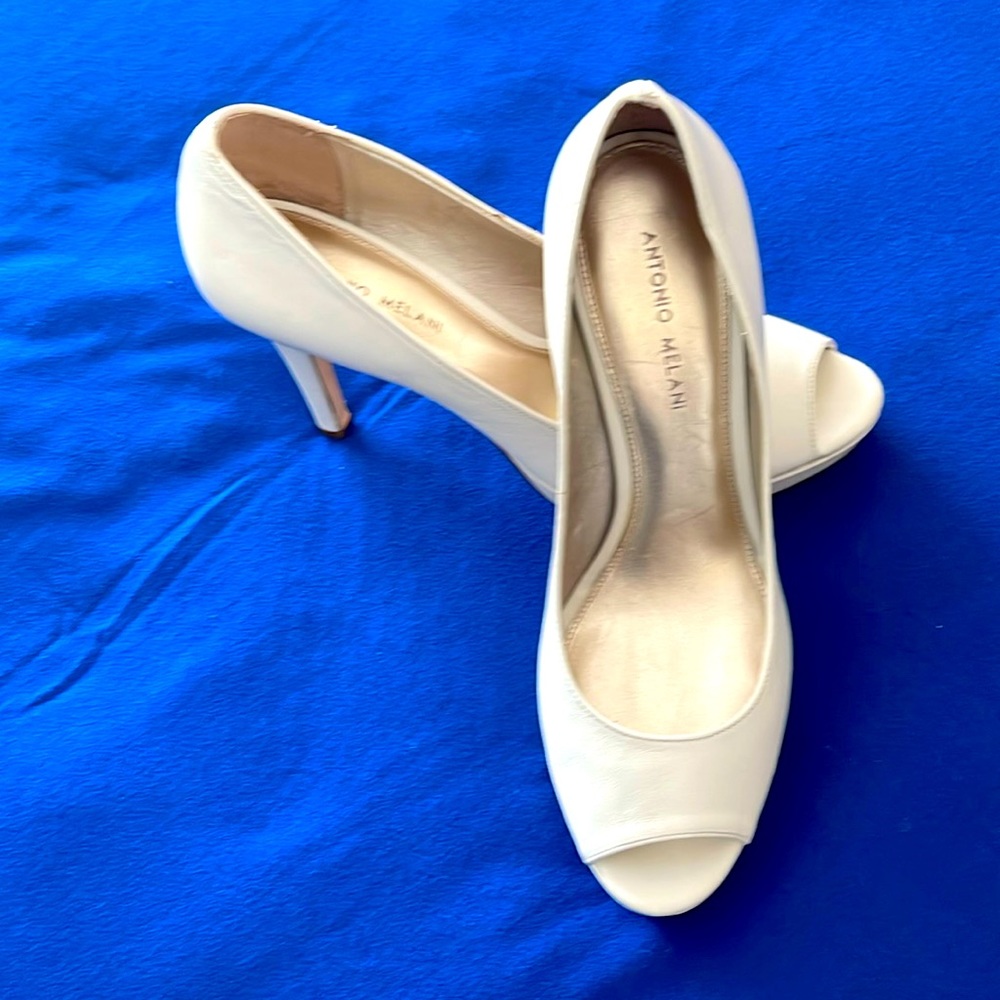 Antonio Melani size 11M bone white shoes